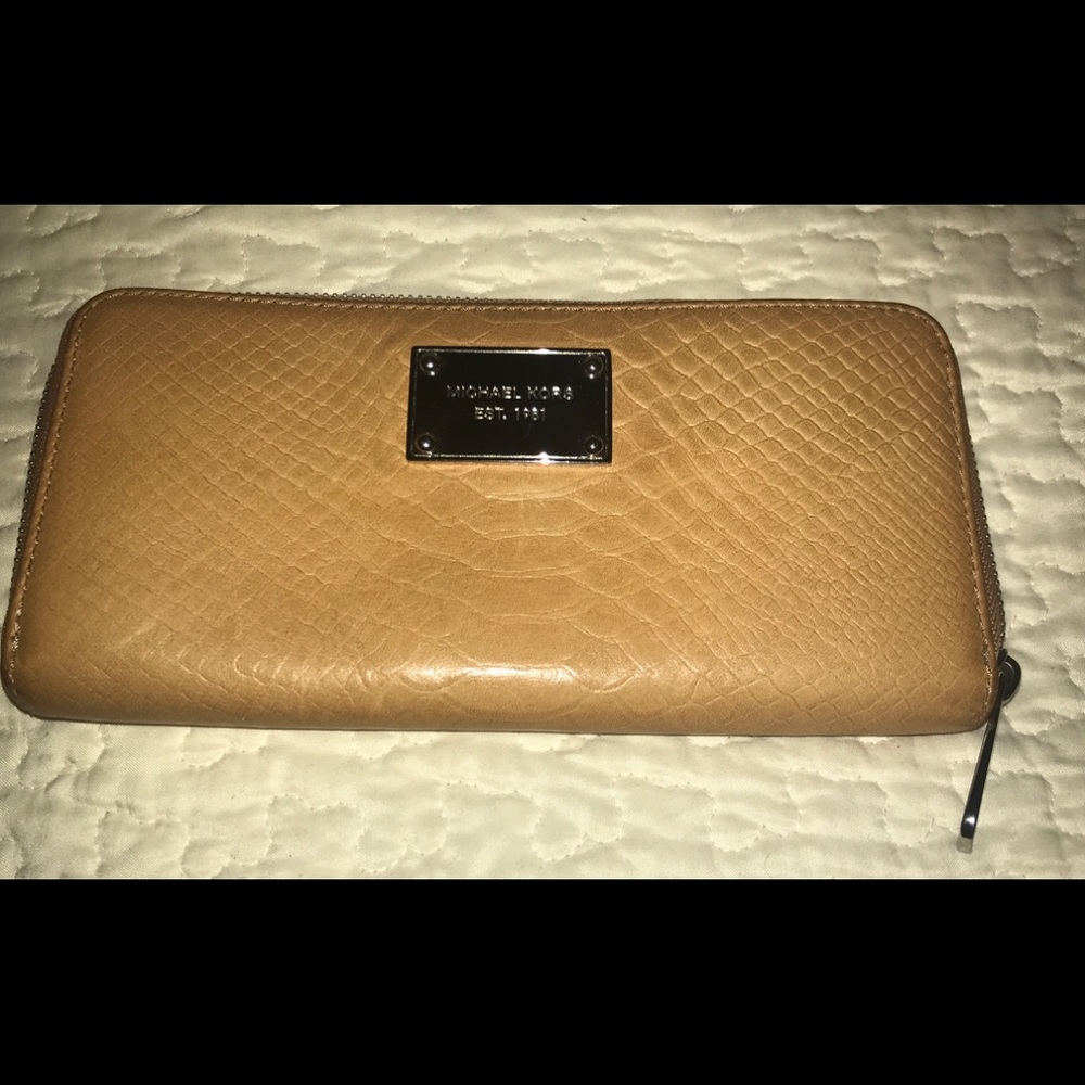 Authentic Michael Kors Jet Set Slim Wallet